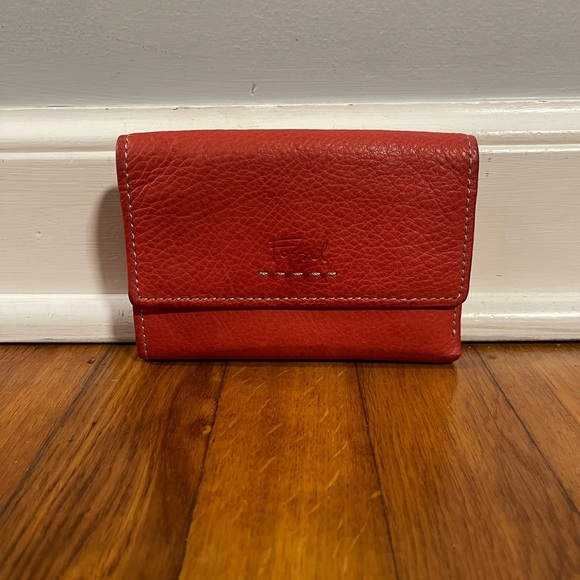 Beautiful Fossil Leather Trifold Wallet - Picture 1 of 5